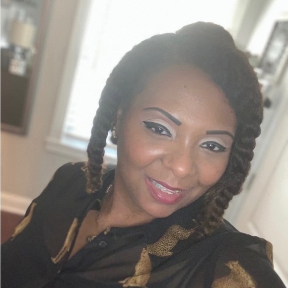 Meet your Posher, Cynthia - Picture 4 of 9